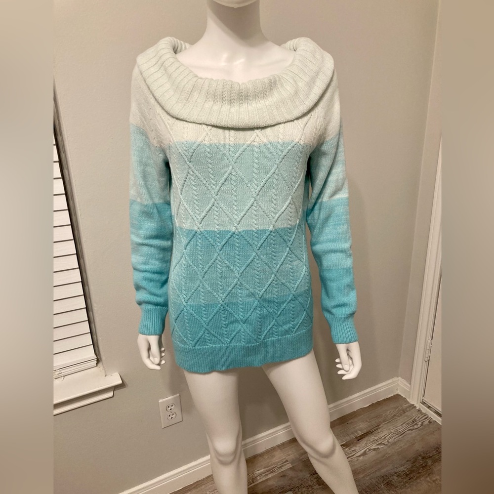 New York & Company  Blue Ombré Sweater Size M
